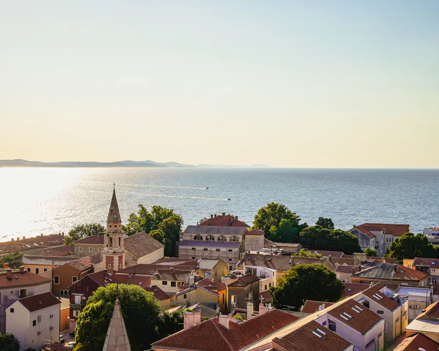 Dachy i morze w Zadarze, Chorwacja